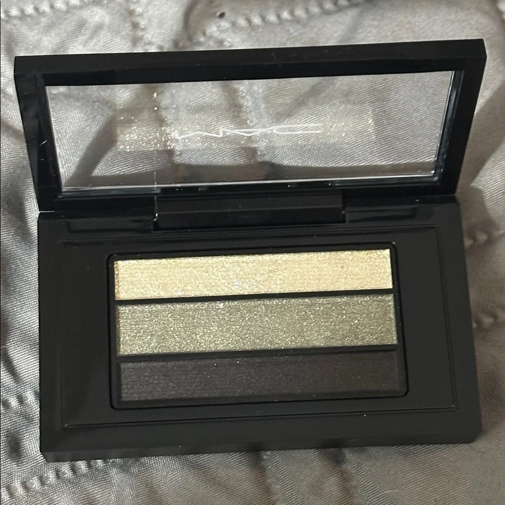MAC Veluxe Pearlfusion Shadow - Cool Companions